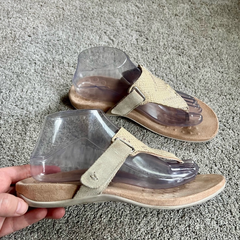 VIONIC Women's Size 8 Wanda Embossed Snake Skin Leather T Strap Thongs Sandals